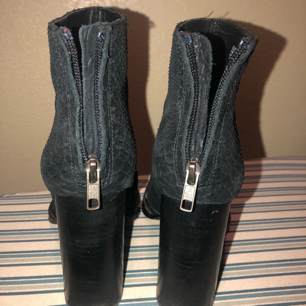 Boots - Picture 3 of 5